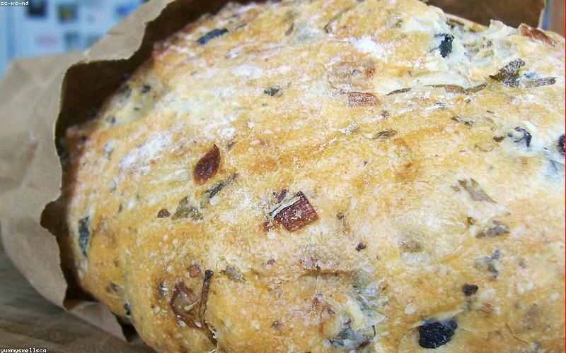 A vibrant sehri table with dahi, fresh fruits, whole wheat parathas, and scrambled eggs, looking inviting and healthy.