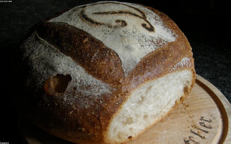 Beautifully plated Chicken Karahi garnished with fresh ginger and coriander, served alongside hot, fluffy naan bread