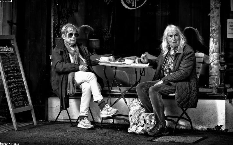 Group of young friends laughing and taking selfies while enjoying their Cloud Coffee and other aesthetic drinks at a cafe.