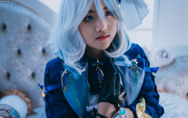 Infographic comparing lead-acid vs. lithium battery lifespan, efficiency, and environmental impact.