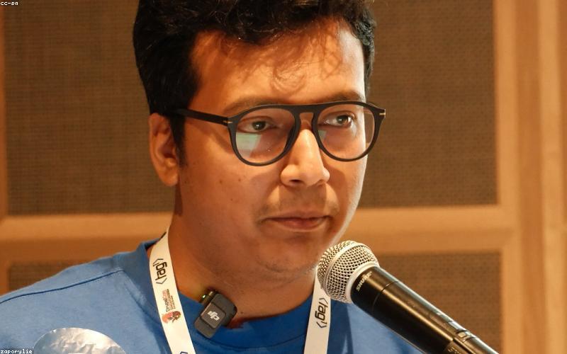 A mobile phone with a large battery icon and the words "Long Lasting Battery" written on it.